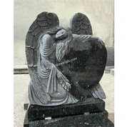 Angel s srčnim nagrobnikom